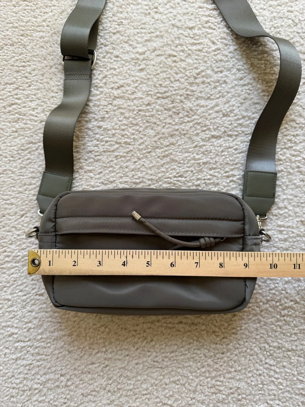 Women’s Crossbody Sling Bag in olive green - Minimal Everyday Carry